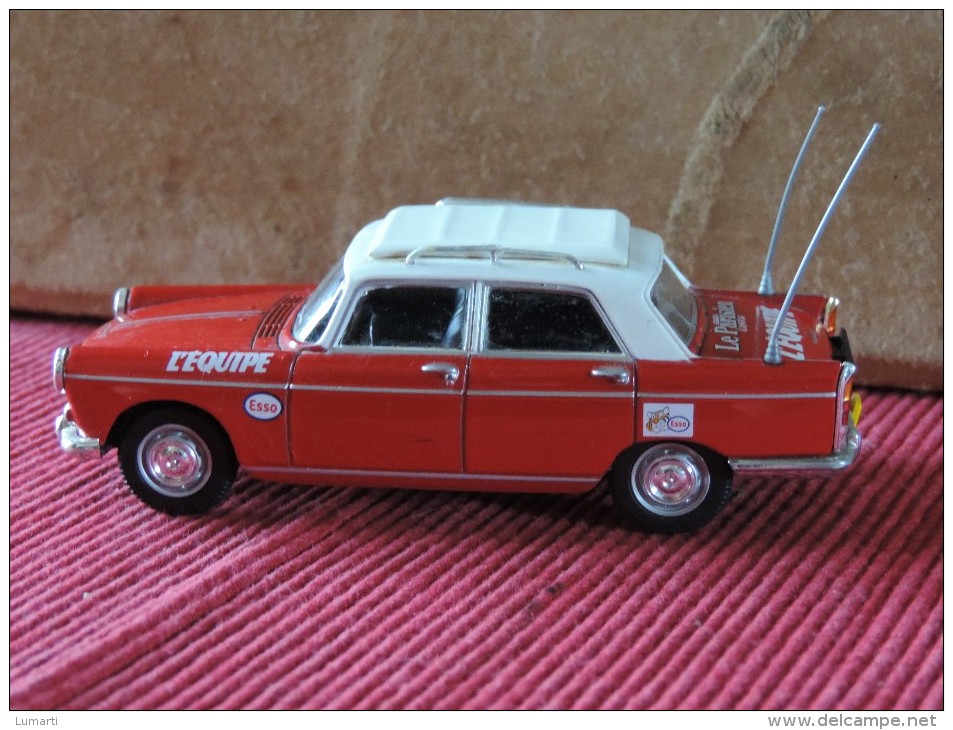 Peugeot 404   - Norev 1/43 -  Le Parisien  L´Equipe - Norev