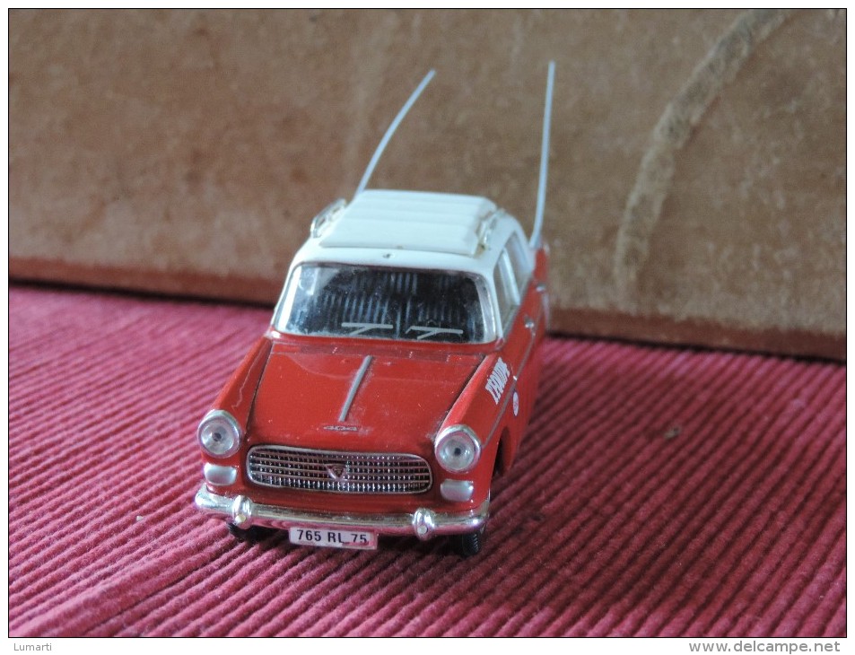 Peugeot 404   - Norev 1/43 -  Le Parisien  L´Equipe - Norev