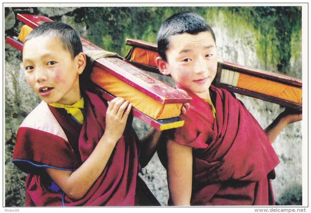 China - Young Tibetan Lamas - Tibet
