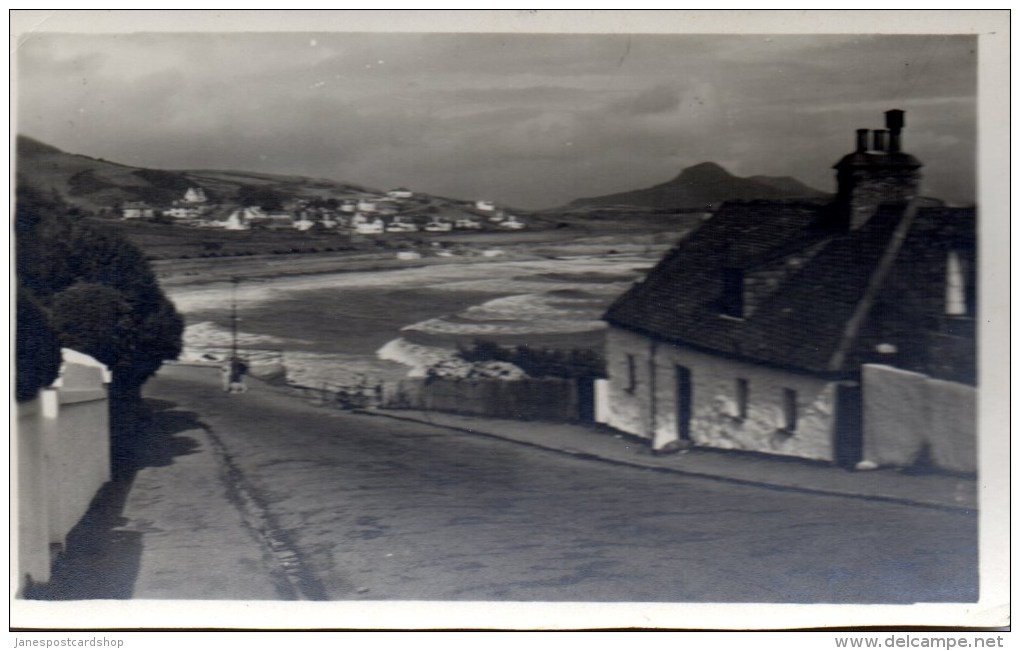 REAL PHOTOGRAPHIC POSTCARD - CRICCIETH BAY FROM CASTLE STREET - CARDIGANSHIRE - WALES - Cardiganshire