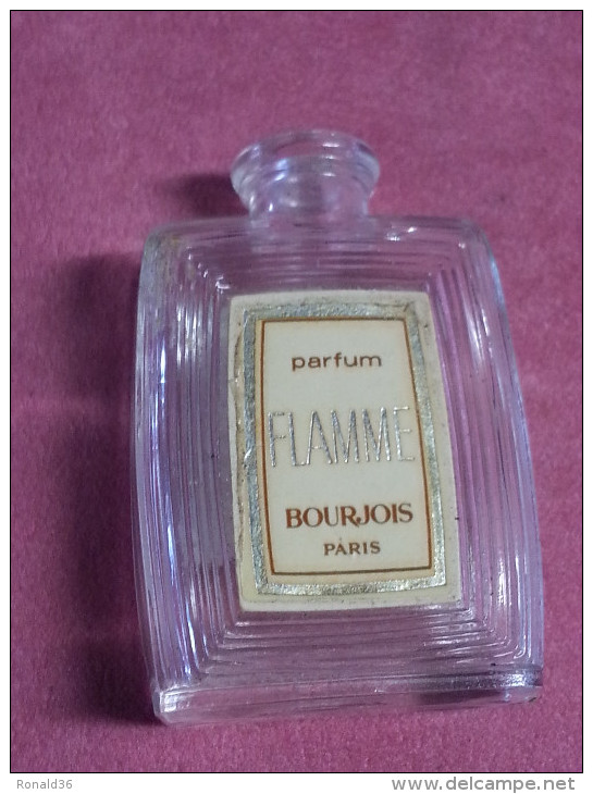 PARFUM Flacon Miniature FLAMME BOURJOIS PARIS En Verre Blanc Parfumeur Parfumerie - Miniaturas (sin Caja)