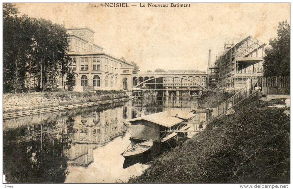 Noisiel. Le Nouveau Batiment.  (En Construction). - Noisiel