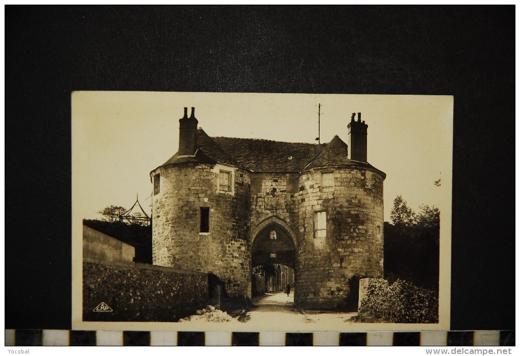 CP, 02, CHATEAU THIERRY Le Vieux Château XIIIe Siècle N° 25 Voyagé En 1945 - Chateau Thierry