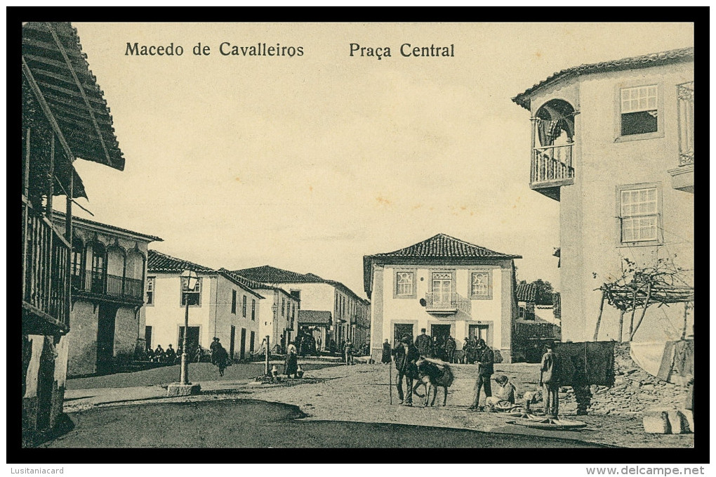 MACEDO DE CAVALEIROS -Praça Central  ( Ed. Adriano Rodrigues ) Carte Postale - Bragança