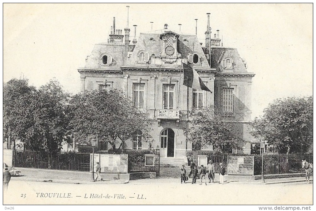Trouville-sur-Mer (Calvados) - L'Hôtel-de-Ville - Carte LL N°25 Non Circulée - Trouville
