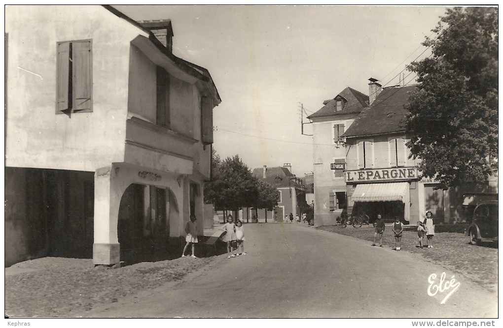 PONTACQ : Le Centre - Les Arceaux - Pontacq