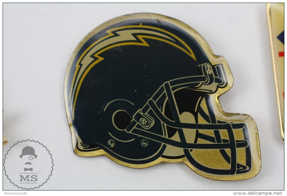 American Football Team Helmet Logo: San Diego Chargers - Pin Badge #PLS - Fútbol