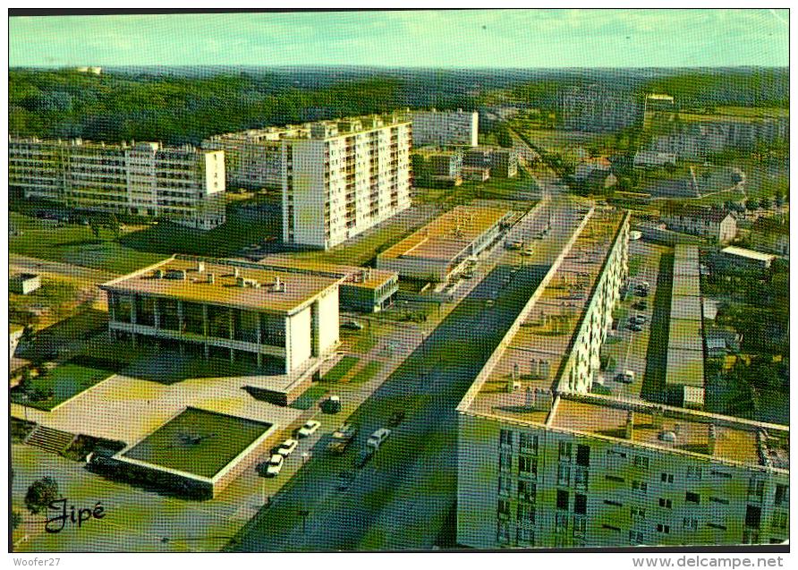 CPM  ALLONNES   , L'hotel De Ville ,l'avenue Du Maine  Et Les Environs Vu Du Ciel - Allonnes