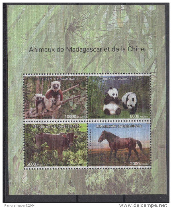 Madagascar Madagaskar 2014 Mi. 322y Chine SILK SOIE Bloc Sheet Block China Joint Issue Faune Fauna Panda Cheval Horse - Blocks & Sheetlets