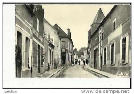 Sergines  89    La Rue De L'Eglise Animée-Boucherie Et Café - Sergines