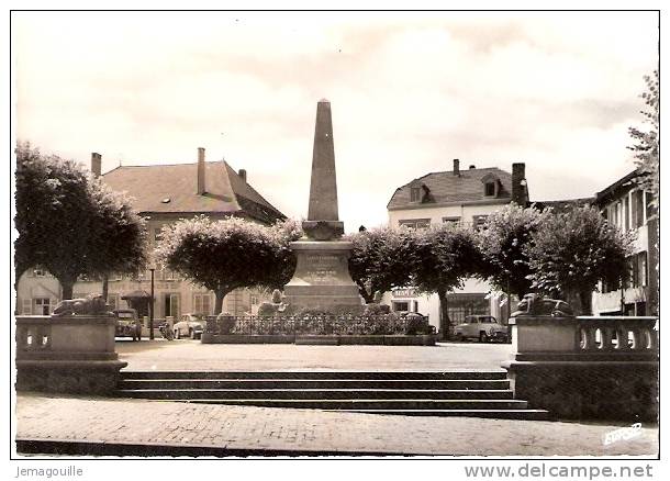 SARREBOURG 57 - Le Monument Aux Morts - 6403 - N-1 - Sarrebourg