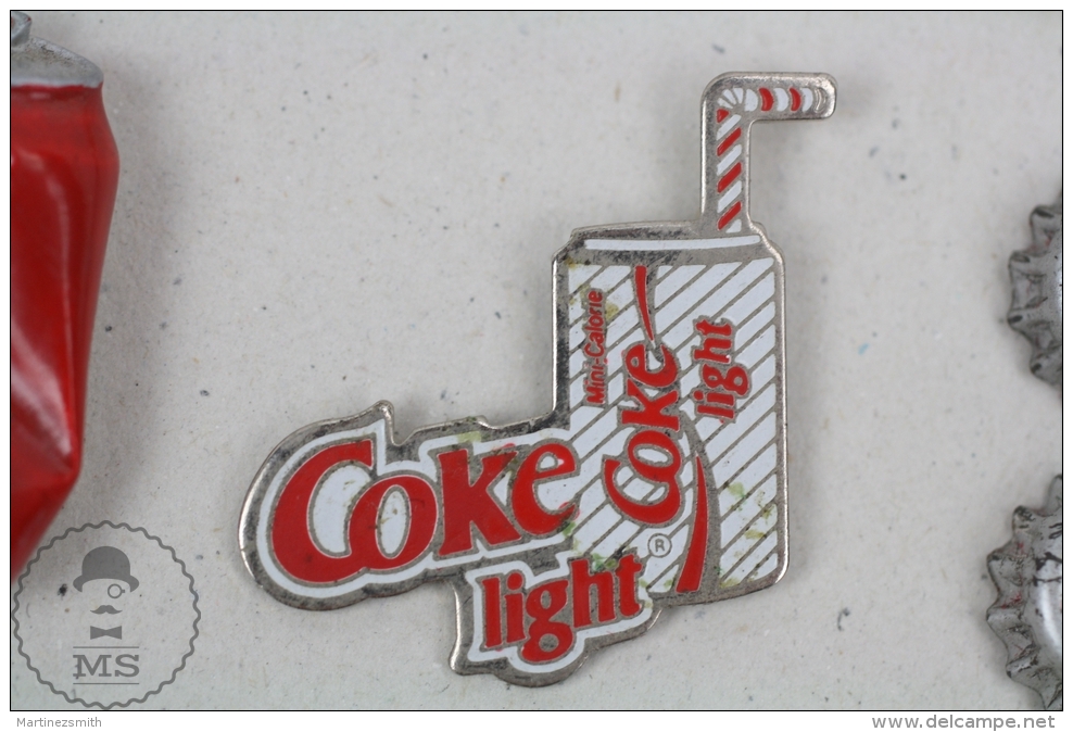 Coca Cola Light Tin/ Cap Advertising  - Pin Badge #PLS - Coca-Cola