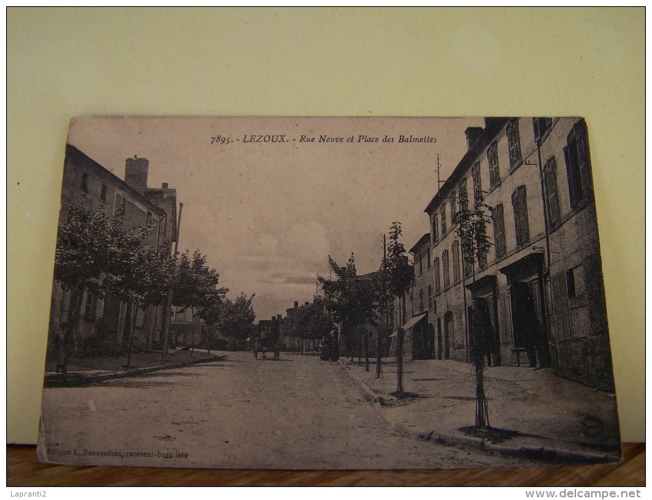 LEZOUX (PUY-DE-DOME)  RUE NEUVE ET PLACE DES BALMETTES. - Lezoux