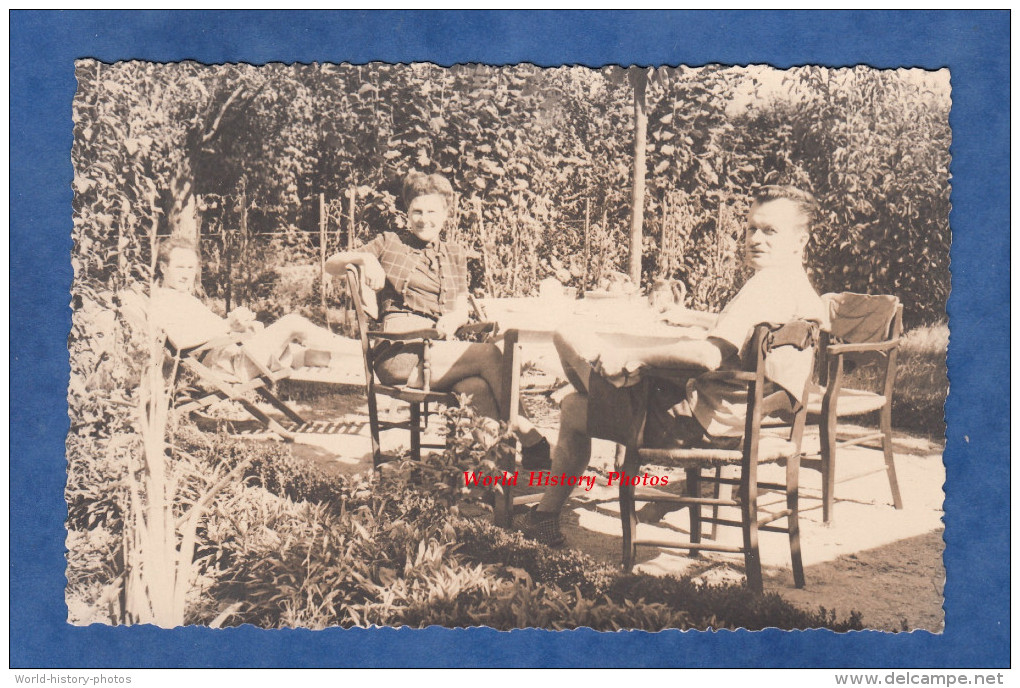 Carte Photo - GONESSE - Famille Sur Sa Terrasse - 1950 - Ethno Social - Mode - Chaise Longue - Gonesse
