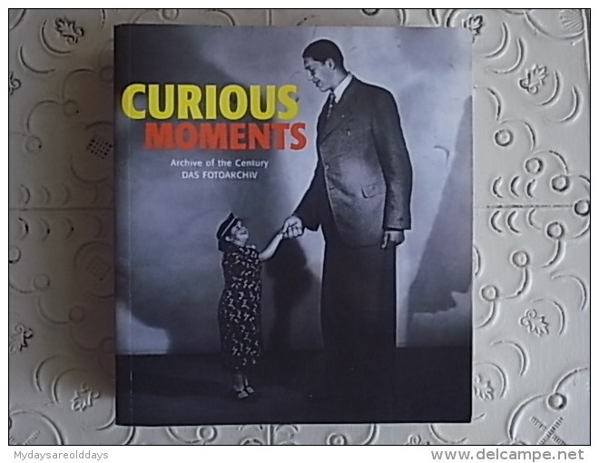 PHOTO PHOTOGRAPHY ART BOOK - CURIOUS MOMENTS FOTOARCHIV - Photography