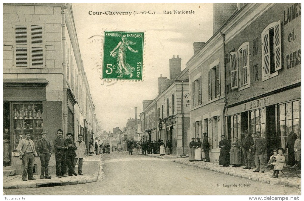 CPA 41 COUR CHEVERNY RUE NATIONALE 1911 Nombreux Personnages - Cheverny