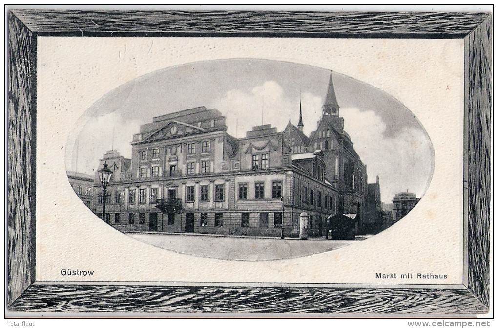 GÜSTROW Markt Rathaus Prägedruck Passepartout Holzrahmen Imitation 10.3.1912 Gelaufen - Guestrow