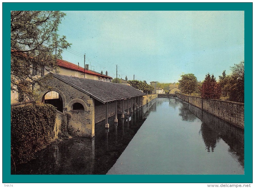 16 Ruffec Vieux Lavoir Au Bord Du Lien - Ruffec