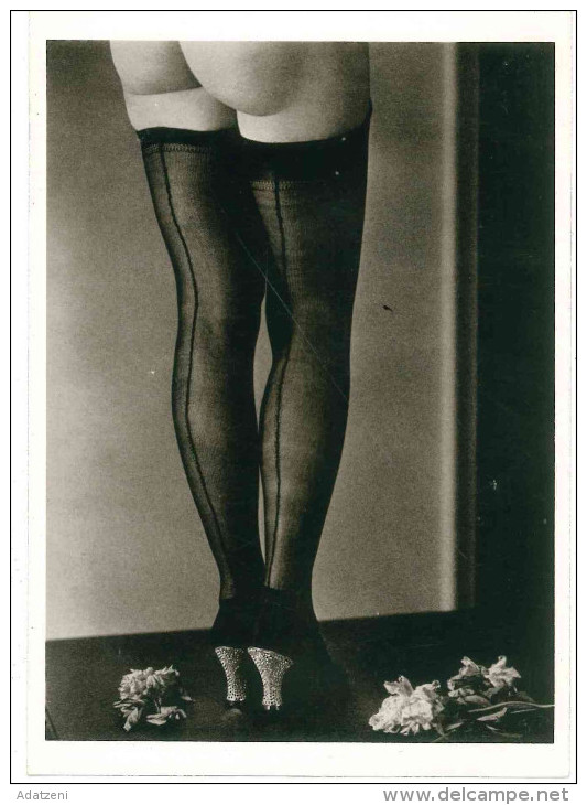 CARTOLINA FOTOFOLIO – REAR OF LADY’S LEGS WITH SEAMED STOCKINGS   1933 PHOTOGRAPH BY PAUL OUTERBRIDGE, JR. N° PO 2 DIMEN - Fotografía