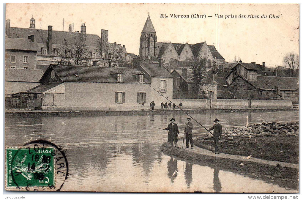 18 VIERZON - Vue Prise Des Rives Du Cher (pêcheurs) - Vierzon