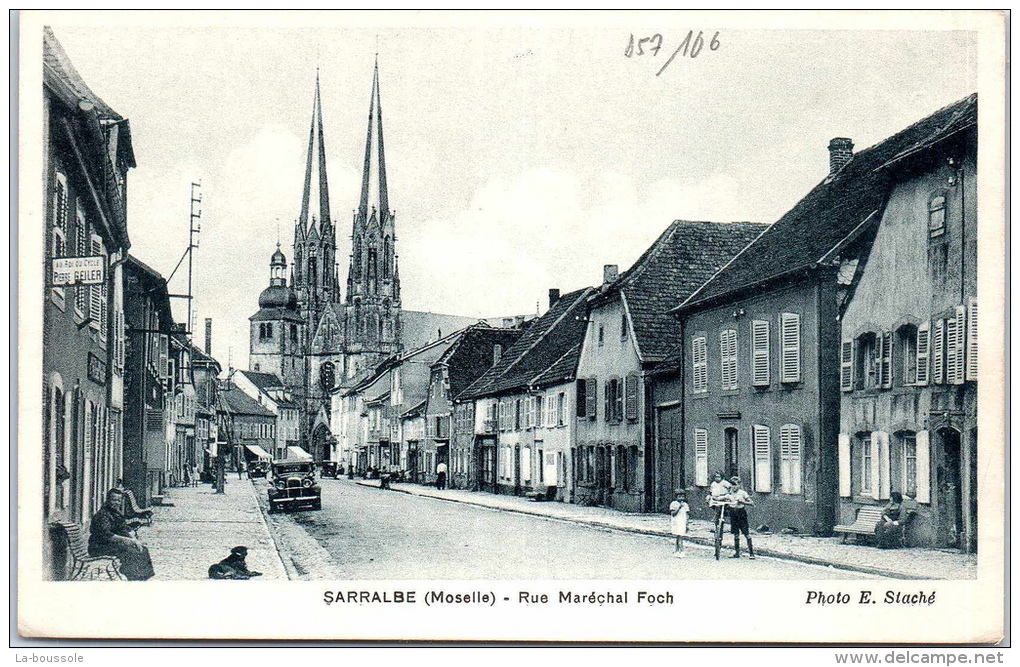 57 SARRALBE - Rue Du Maréchal Foch - Sarralbe