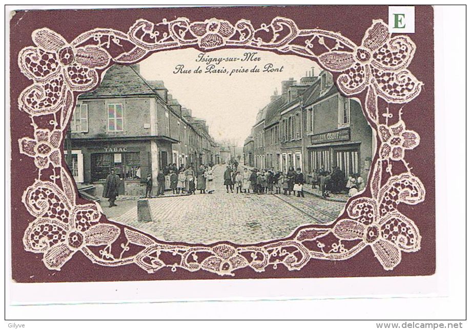 CPA (14) ISIGNY-SUR-MER - Rue De Paris - Carte Gauffrée (031) - Other & Unclassified