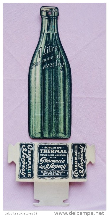 PUB. SACHET THERMAL PHARMACIE DES 2 SERPENTS ST ETIENNE EN FORME DE BOUTEILLE - Reclame