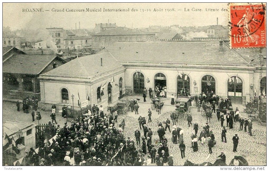 CPA 42 ROANNE GRAND CONCOURS MUSICAL AOUT 1908 LA GARE ATTENTE DES SOCIETES - Roanne