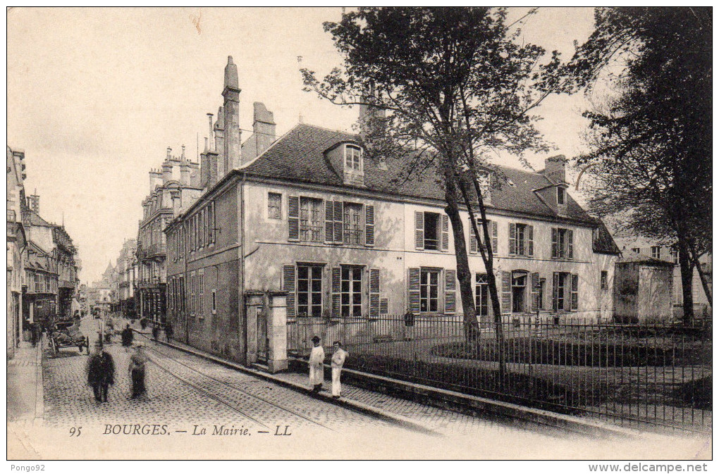 Cpa 1913,  BOURGES, La MAIRIE,  Petite Animation  (45.32) - Bourges