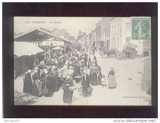 44 Machecoul Le Marché édit. Artaud Nozais N° 156 Animée Halles  Coiffe Costume - Machecoul