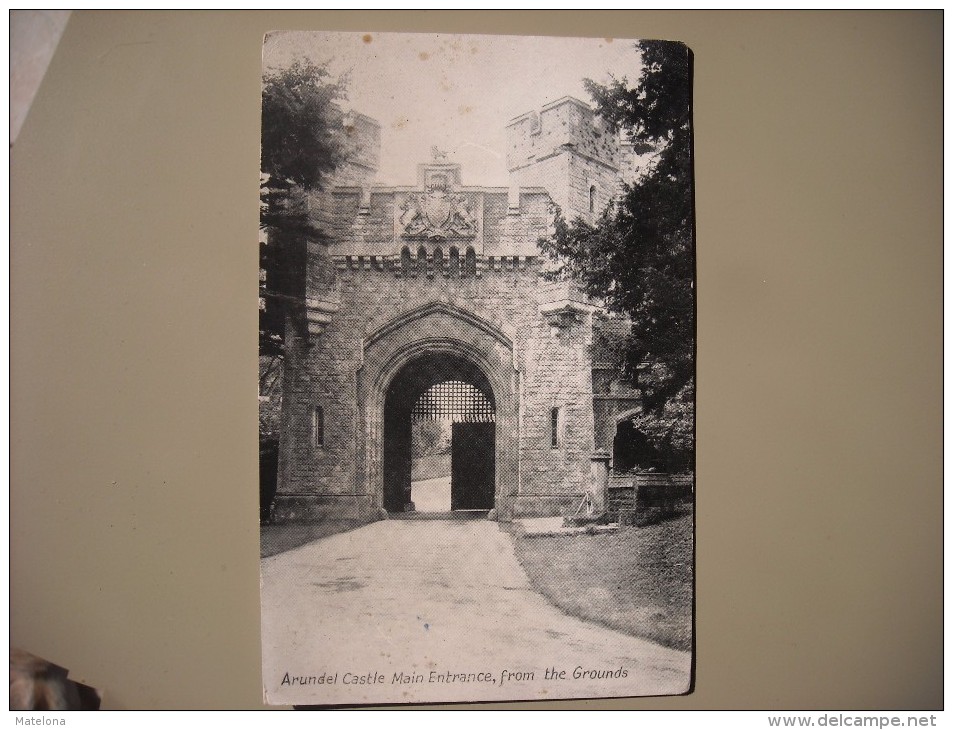 ANGLETERRE SUSSEX ARUNDEL CASTLE MAIN ENTRANCE FROM THE GROUNDS - Arundel