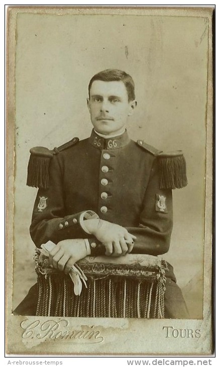 CDV 66e Régiment-soldat Musicien Lyre Sur Chaque Manche- Photo C. Romain à Tours - Guerra, Militares