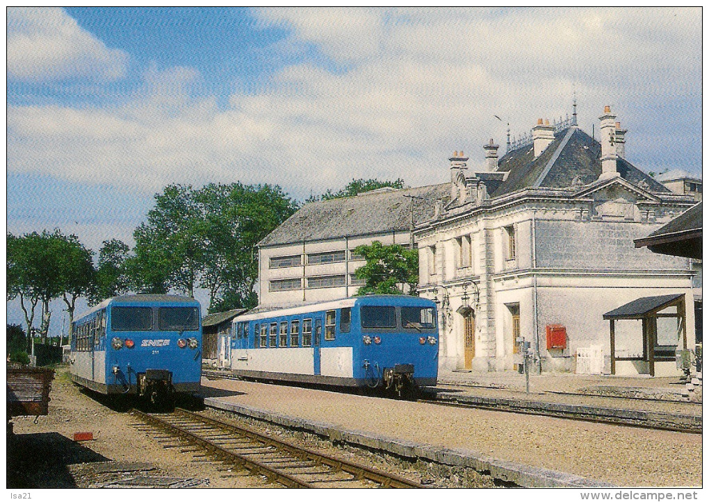 CPM LE RAIL USSELLOIS N° 257 Autorai Verney En Gare De VALENCEY 36 X 211 Et L' X 212 - Trains