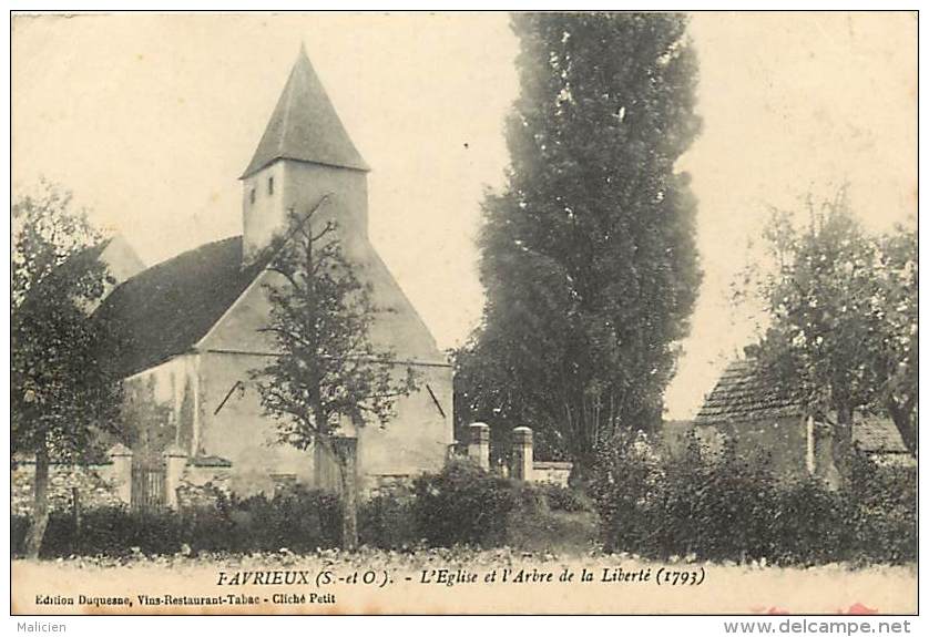 Depts Divers- Yvelines -ref AA852-  Favrieux - L Eglise Et L Arbre De La Liberte - Arbres De La Liberte - Theme Arbres - - Other & Unclassified