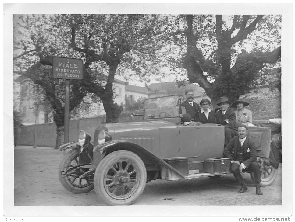 01400 "AUTO TIPO TORPEDO - MARCA NON IDENTIFICATA - 25 APRILE 1924 VARESE" ANIMATA. FOTOGRAFIA ORIGINALE. - Automobile