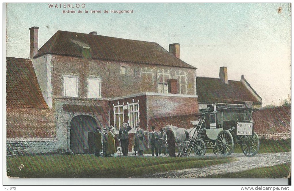 Belgique   Watreloo  Entré De La Ferme De Hougomont Vieille Carioles Tres Annimée - Autres & Non Classés