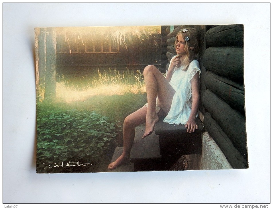 Carte Postale Ancienne : DAVID HAMILTON : Jeune Fille Assise Sur Un Banc, Très érotique - Hamilton