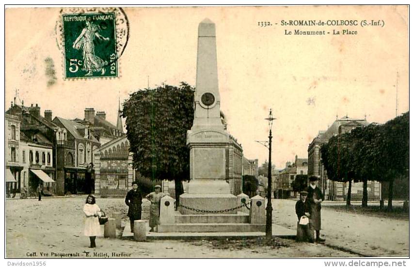 Belle CPA    -   St Romain De  Colbosc  - Le Monument , La Place       ,animée                  E1230 - Saint Romain De Colbosc