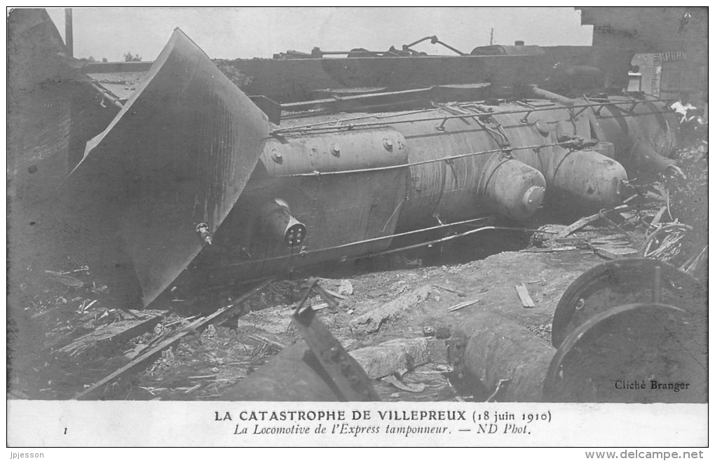 YVELINES  78   VILLEPREUX  CATASTROPHE DE CHEMIN DE FER JUIN 1910  LOCOMOTIVE DE L'EXPRESS TAMPONNEUR - Villepreux