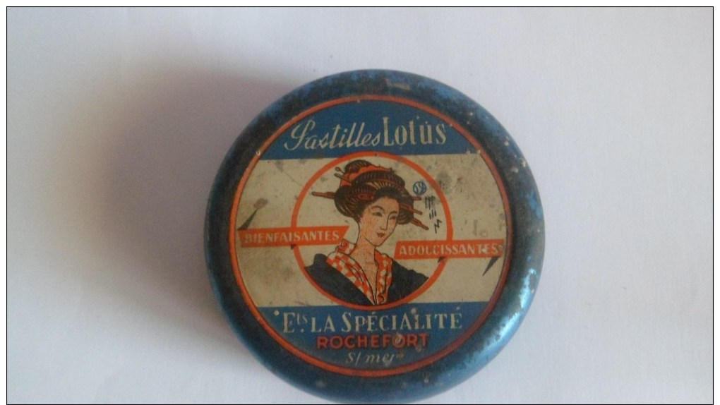 BOITE MEDICAL. PUBLICITE ;PASTILLES LOTUS. SPECIALITE ROCHEFORT.BOITE VIDE ..7,5cm X 7,5cm X2,5cm - Matériel Médical & Dentaire