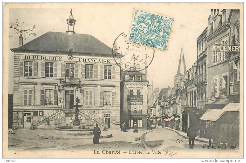 58 LA CHARITE - L'Hôtel De Ville - La Charité Sur Loire
