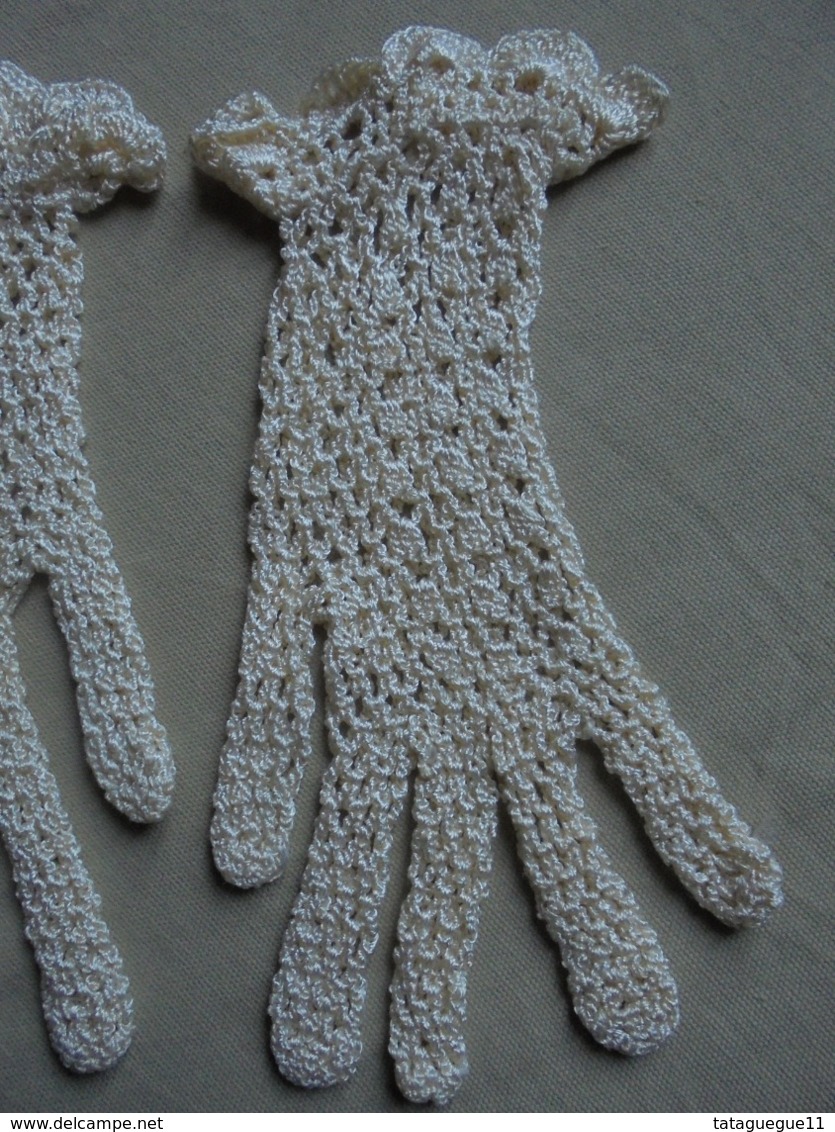 Ancienne paire de gants en coton pour femme Fait main