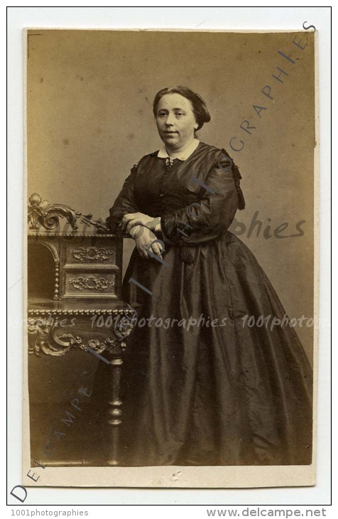 CDV P. Weynen &amp; Fils Photographes, Maestricht.  Portrait D&#039;une élégante Accoudée. Tirage A - Autres & Non Classés