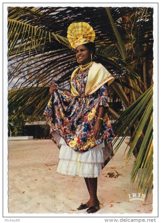 ANTILLES--Jeune Antillaise En Costume Local (coiffe),cpsm N° 229 éd IRIS--Antilles Touristiques--Belle Carte - Costumes