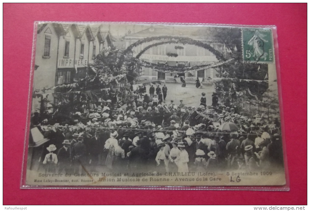 Cp Charlieu  Souvenir Du Concours Musical Et Agricole Union Musicale De Roanne Avenue De La Gare - Charlieu