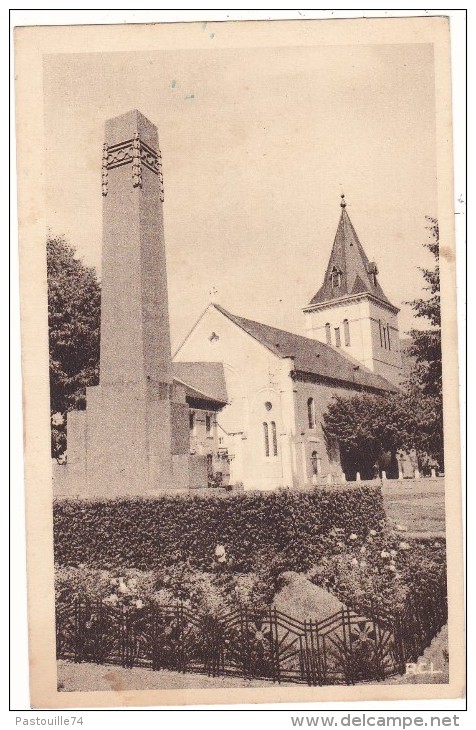 UGINE.  -  Le  Monument  Aux  Morts  Et  L'Eglise. - Ugine