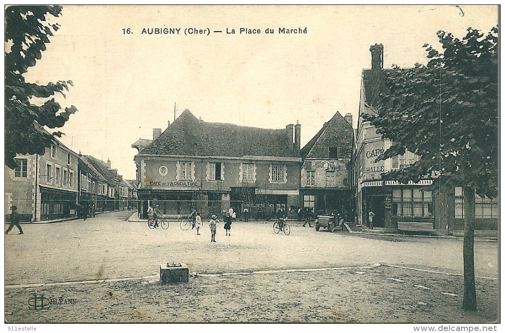 18 AUBIGNY -  La Place Du  Marché  ( Café De L'Agriculture , Café De La Halle ) - Aubigny Sur Nere