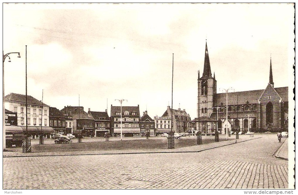 GHEEL / GEEL (2440) : MARKT - HÔTEL DE L´AGNEAU - EGLISE - KIOSQUE A MUSIQUE. CPSM Dentelée. - Geel