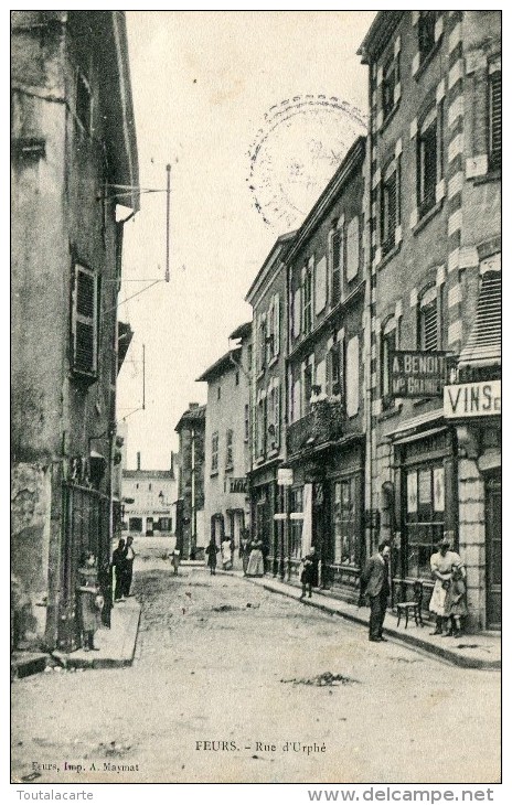 CPA 42  FEURS RUE D URPHE 1916 Animée Commerces - Feurs