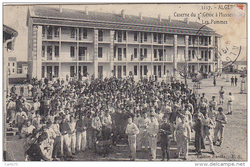 Algérie - Scènes Et Types - Militaria  - Caserne 2ème Génie Husein Bey -  Corvée Pommes De Terre - Scènes & Types